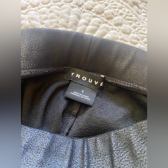 Trouvé women’s matte black faux leather leggings - Picture 2 of 3